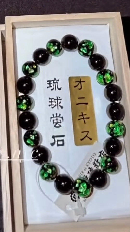 Black Onyx & Green Ryukyu Hotaru-Glass Juzu Bead Bracelet — 10mm